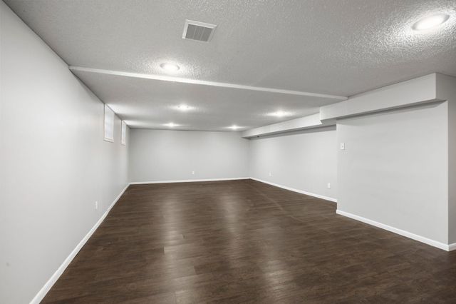 7001 Fremont Avenue N, Brooklyn Center, MN 55430