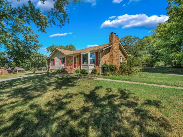 809 Laurel Dr, Clarksville, TN 37043