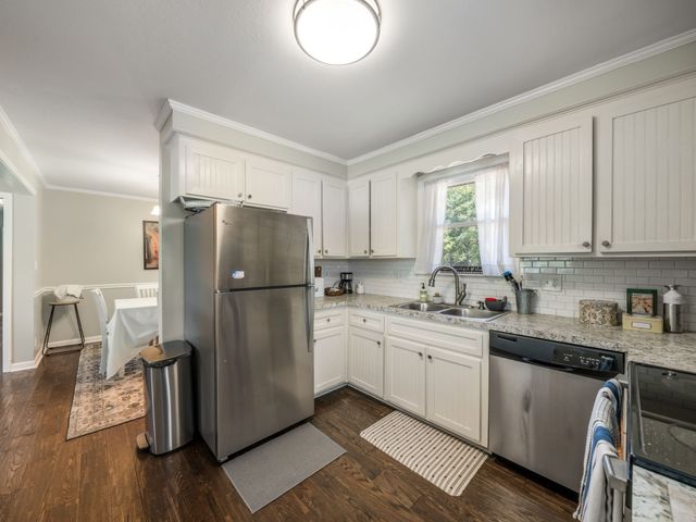 809 Laurel Dr, Clarksville, TN 37043