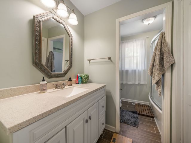 809 Laurel Dr, Clarksville, TN 37043