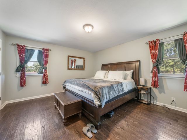 809 Laurel Dr, Clarksville, TN 37043