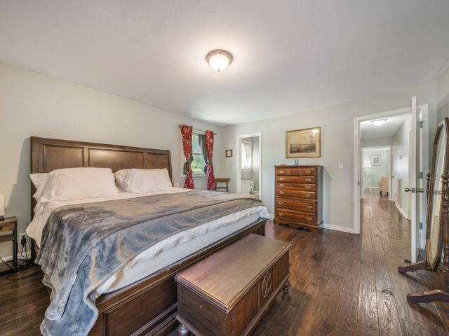 809 Laurel Dr, Clarksville, TN 37043