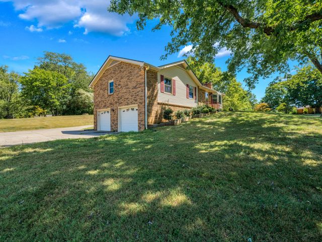 809 Laurel Dr, Clarksville, TN 37043