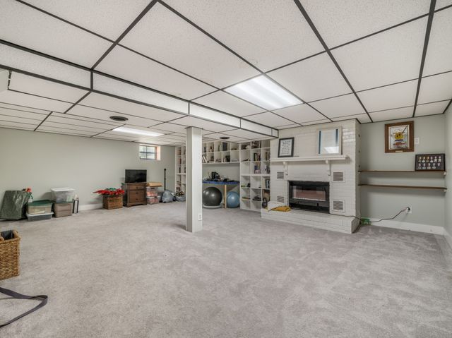 809 Laurel Dr, Clarksville, TN 37043