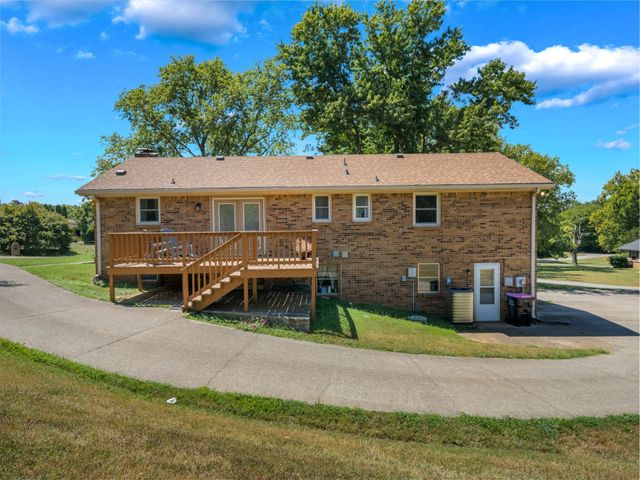 809 Laurel Dr, Clarksville, TN 37043