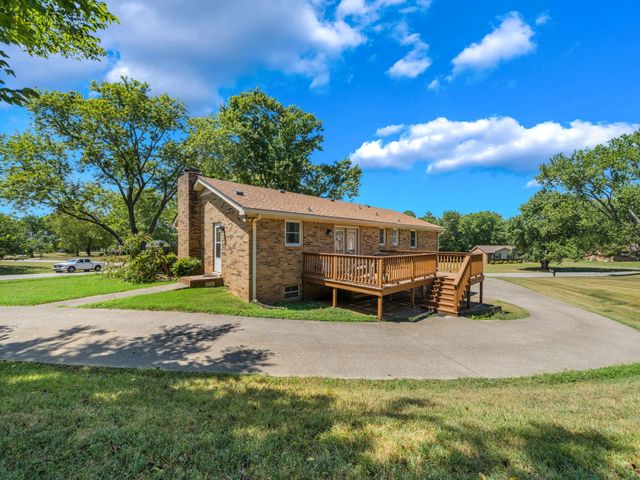 809 Laurel Dr, Clarksville, TN 37043