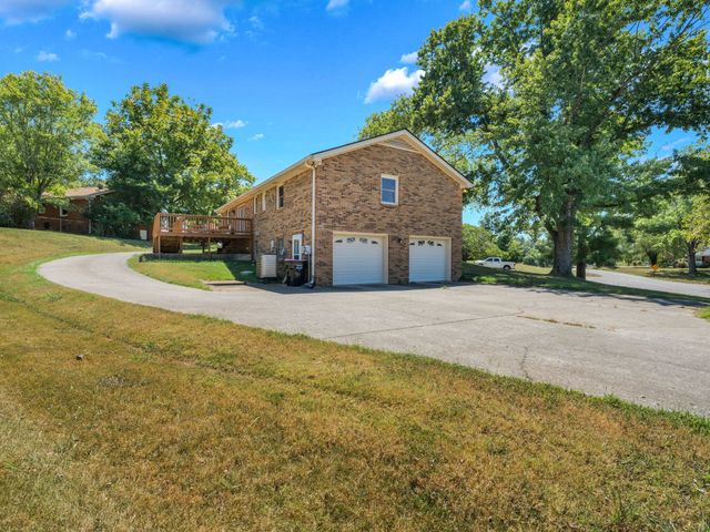 809 Laurel Dr, Clarksville, TN 37043