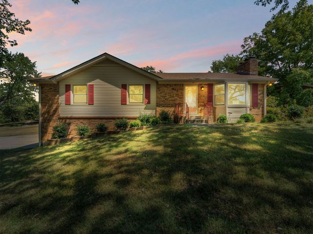 809 Laurel Dr, Clarksville, TN 37043