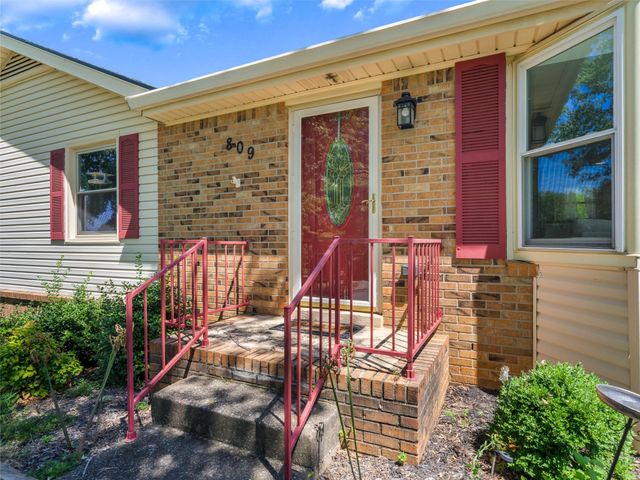 809 Laurel Dr, Clarksville, TN 37043