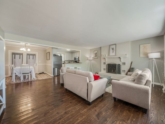 809 Laurel Dr, Clarksville, TN 37043