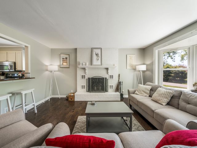 809 Laurel Dr, Clarksville, TN 37043