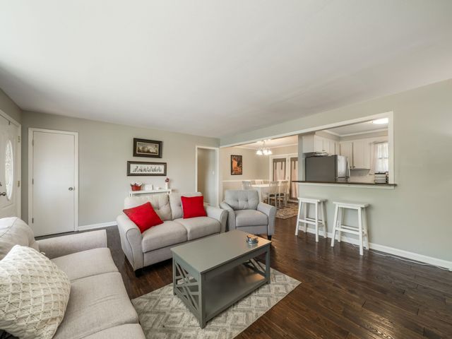 809 Laurel Dr, Clarksville, TN 37043