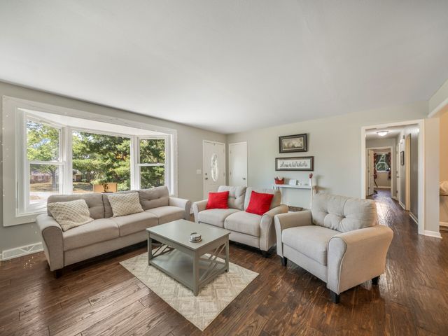 809 Laurel Dr, Clarksville, TN 37043