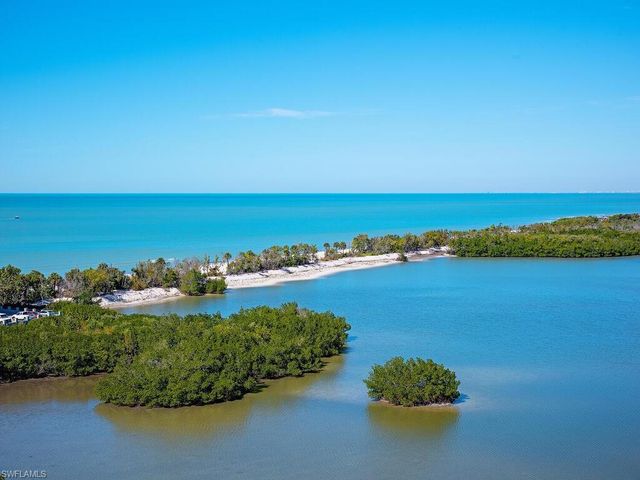 60 Seagate DR # 1001, Naples, FL 34103