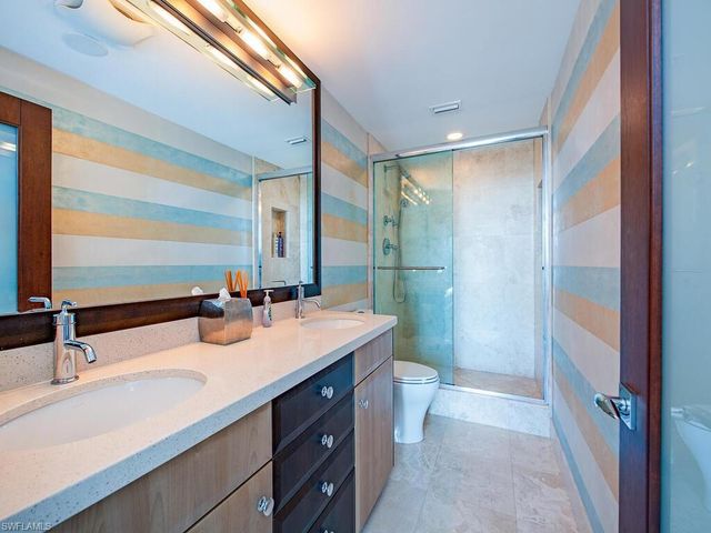 60 Seagate DR # 1001, Naples, FL 34103