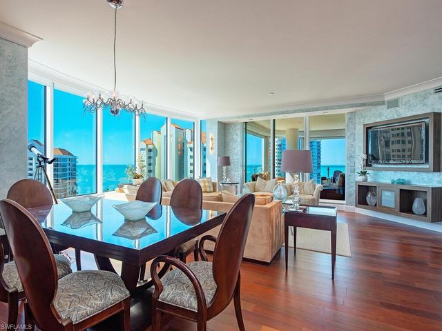 60 Seagate DR # 1001, Naples, FL 34103