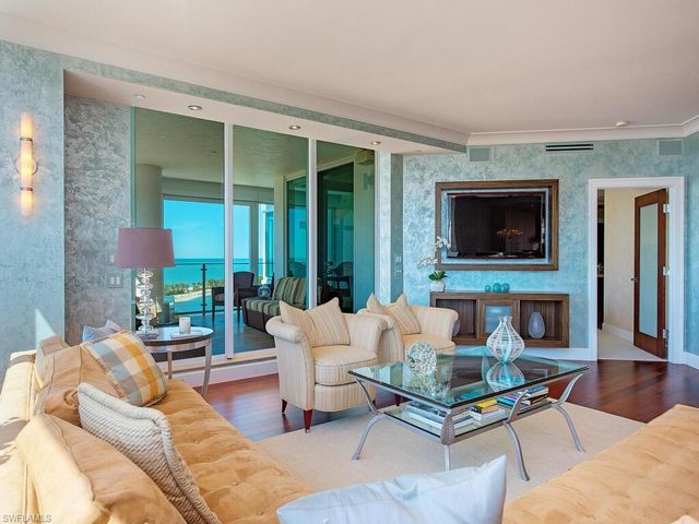 60 Seagate DR # 1001, Naples, FL 34103