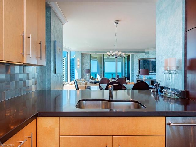 60 Seagate DR # 1001, Naples, FL 34103