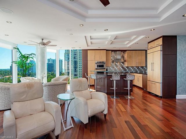 60 Seagate DR # 1001, Naples, FL 34103