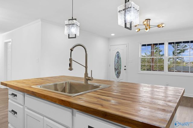 903 Fagan Springs Drive SE, Huntsville, AL 35801