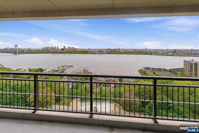 2 Horizon Road 1214, Fort Lee, NJ 07024