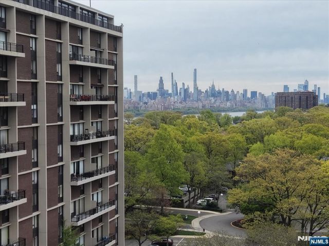 2 Horizon Road 1214, Fort Lee, NJ 07024