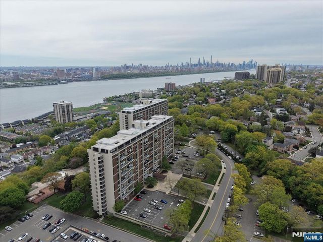 2 Horizon Road 1214, Fort Lee, NJ 07024