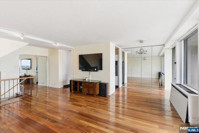 2 Horizon Road 1214, Fort Lee, NJ 07024