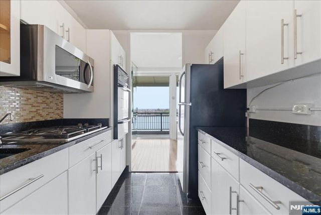 2 Horizon Road 1214, Fort Lee, NJ 07024