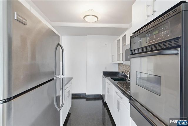 2 Horizon Road 1214, Fort Lee, NJ 07024