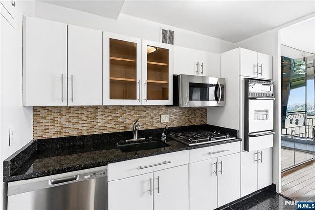 2 Horizon Road 1214, Fort Lee, NJ 07024