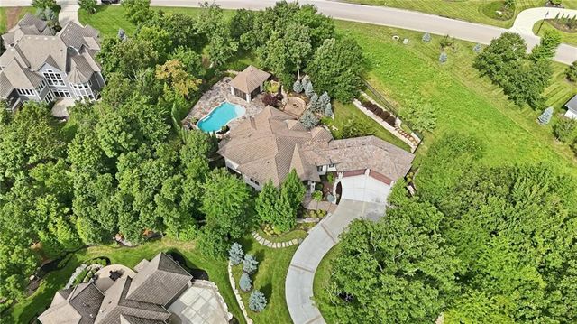 100 Dunhill Court, Loch Lloyd, MO 64012