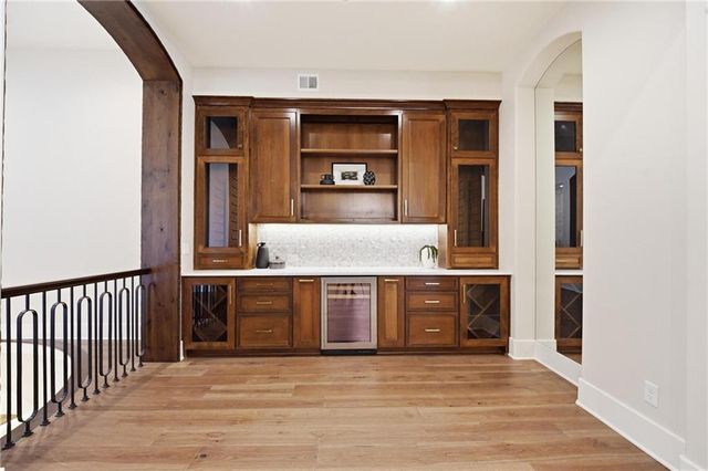 100 Dunhill Court, Loch Lloyd, MO 64012