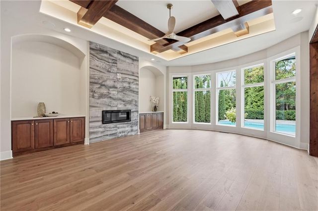100 Dunhill Court, Loch Lloyd, MO 64012