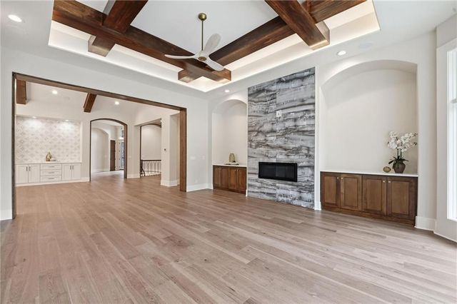 100 Dunhill Court, Loch Lloyd, MO 64012