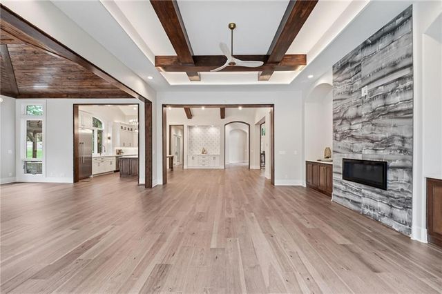 100 Dunhill Court, Loch Lloyd, MO 64012