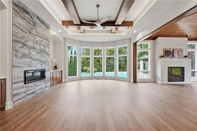100 Dunhill Court, Loch Lloyd, MO 64012