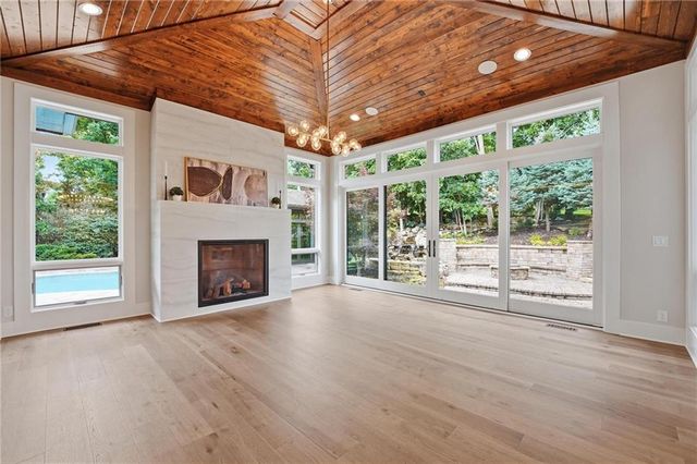 100 Dunhill Court, Loch Lloyd, MO 64012
