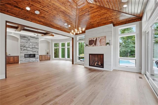100 Dunhill Court, Loch Lloyd, MO 64012
