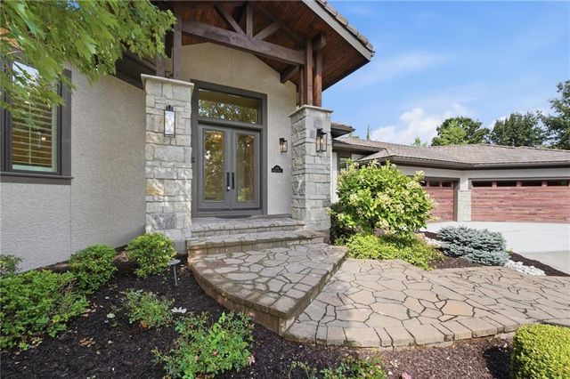 100 Dunhill Court, Loch Lloyd, MO 64012
