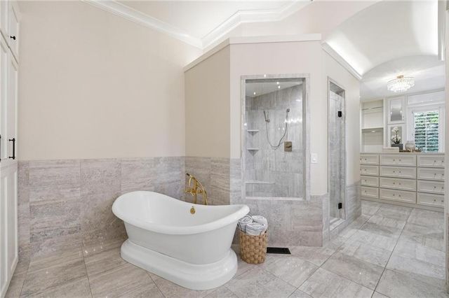 100 Dunhill Court, Loch Lloyd, MO 64012
