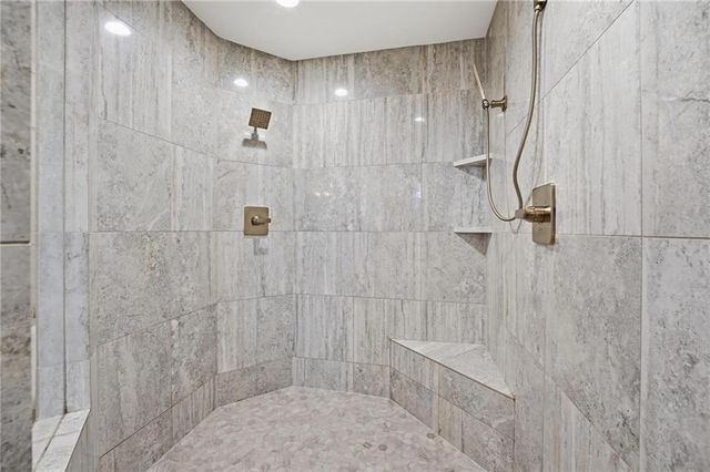100 Dunhill Court, Loch Lloyd, MO 64012