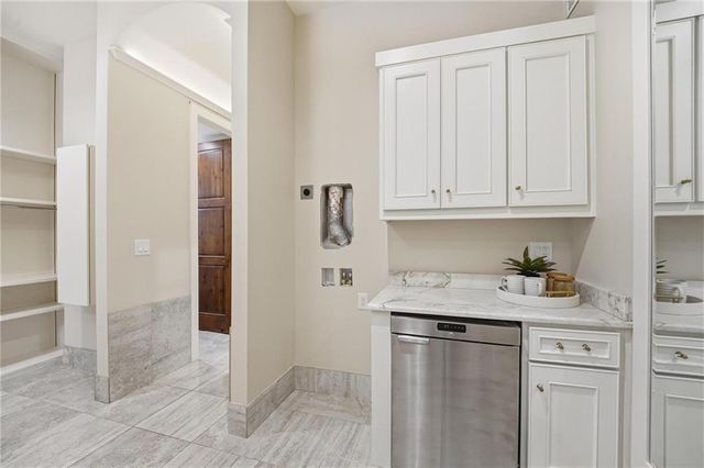 100 Dunhill Court, Loch Lloyd, MO 64012