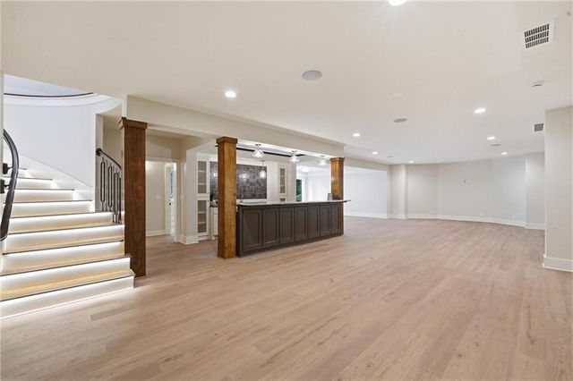 100 Dunhill Court, Loch Lloyd, MO 64012