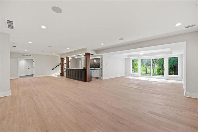 100 Dunhill Court, Loch Lloyd, MO 64012