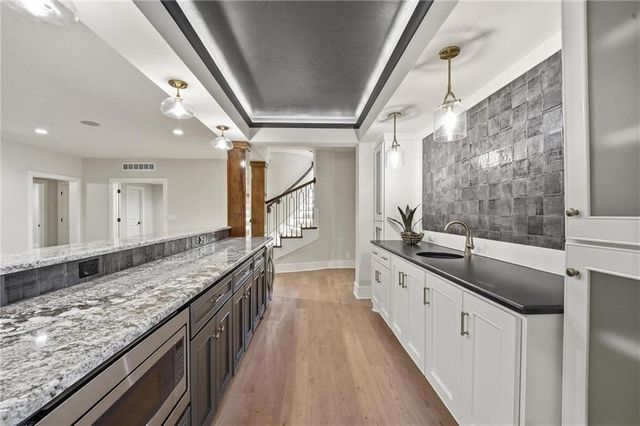 100 Dunhill Court, Loch Lloyd, MO 64012