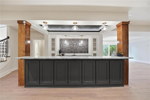 100 Dunhill Court, Loch Lloyd, MO 64012