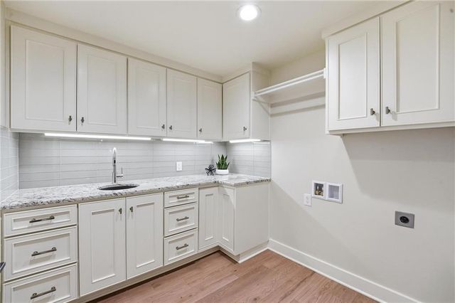 100 Dunhill Court, Loch Lloyd, MO 64012