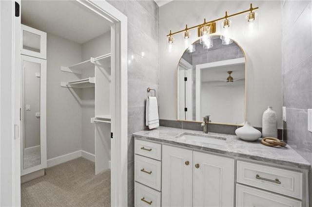 100 Dunhill Court, Loch Lloyd, MO 64012
