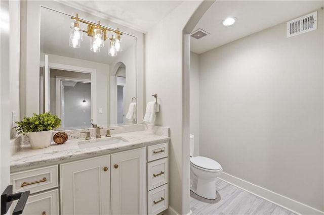 100 Dunhill Court, Loch Lloyd, MO 64012
